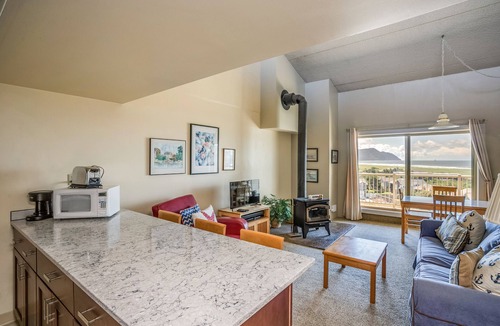 Gearhart Condo | G700 1.5 bedroom with loft 4th floor No cleaning fees
