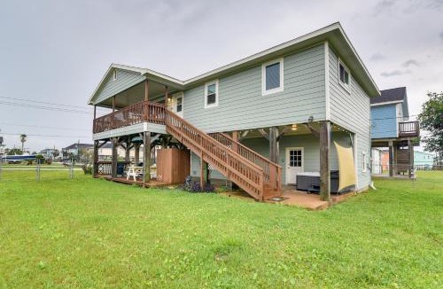 Galveston House | Galveston Getaway with Hot Tub Near Beach!