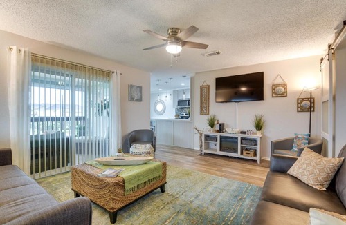 Galveston House | Galveston Getaway with Hot Tub Near Beach!