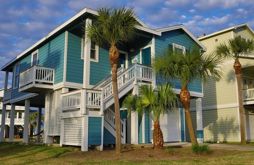 Galveston House | Galveston TX - Pointe West Cottage - Sleeps 10 - Golf Cart Included - Pets Free