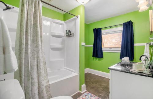 Northeast South Bend House | GAME DAY Haven- Sleeps 10, Near Notre Dame & DT!