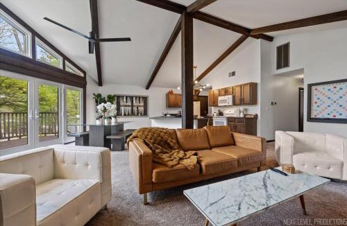 Fontana House | Game Lovers Getaway In Abbey Springs with Golf Cart