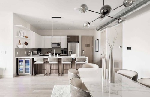 Jefferson Park Condo | Gameday Oasis | Private Balcony | Jefferson Park