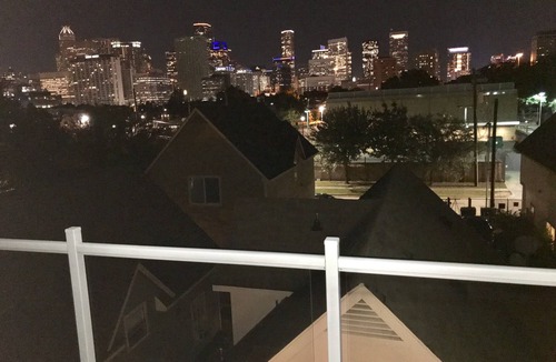 Midtown House | Gated Luxury 3-bedroom 2200 sq ft best value 1-3 minutes to Downtown venues