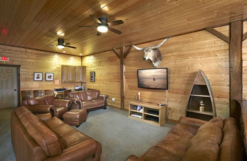 Belgium Cabin | Gather Your Group at the Bunkhouse!