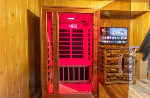 Chalet Village Ski Chalet | Gatlinburg Cabin With Breathtaking Views, Hot Tub, Sauna, 10 min to downtown and National Park