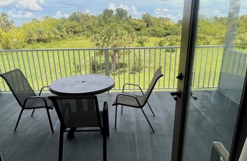 Oviedo Villa | Gator Palace: Stylish 5-bedroom, 4-bath home, with upstairs loft. Sleeps 12.