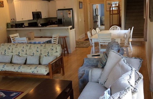 Woodland Terrace House | GCB 126A Woodland Dr., GCB oceanview-2 story, 4BR4.5BA Beach House, pool, 14max.