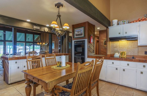 Lindale House | Get away from it all! Fish, Shop in Canton, Golf, Tx Rose Horse Ranch or Relax!