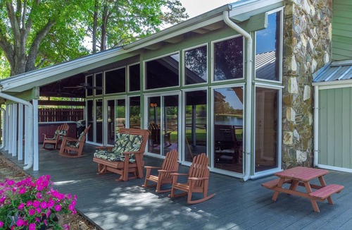 Lindale House | Get away from it all! Fish, Shop in Canton, Golf, Tx Rose Horse Ranch or Relax!