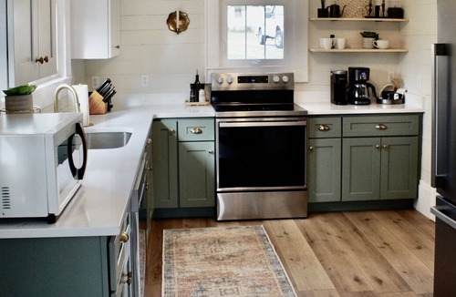 Dayton Cottage | Getaway at this Charming Family Cottage