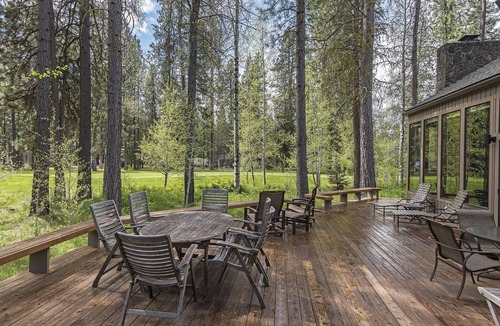 Black Butte Ranch House | GH115 | Well-appointed kitchen, 4 spacious bathrooms & views of 18th fairway!