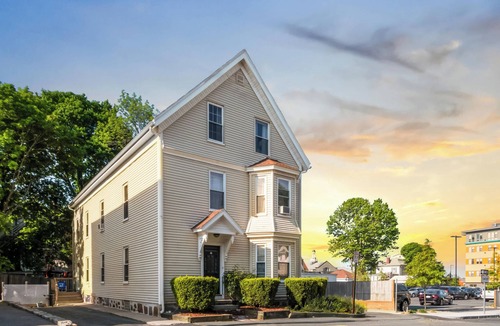 Beverly Condo | *Ghostly 2BR Halloween Home|Salem+Beverly|Parking