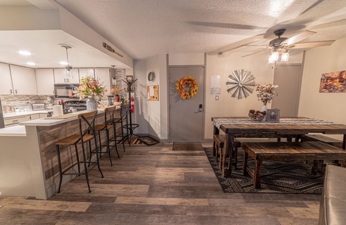 Brian Head Condo | Giant Steps 12 Rustic Retreat ski in/out 2bd/2bath