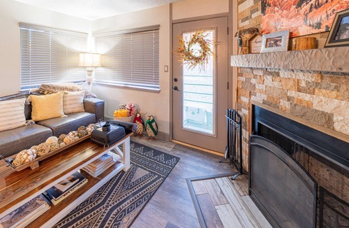 Brian Head Condo | Giant Steps 12 Rustic Retreat ski in/out 2bd/2bath