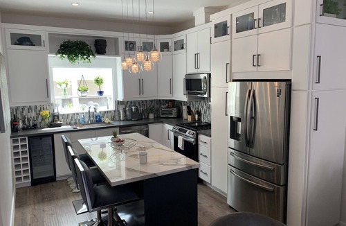 Marina Peninsula House | Glamorous High end bungalow completely remodeled 1 block to the beach with W/D.