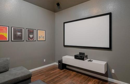 McKinney House | Glamorous Mansion w Private Pool and Cinema Room