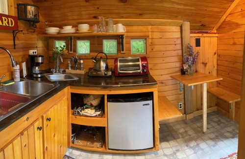 North River Cabin | GLAMP RICHARD ON ADIRONDACK FLOWER FARM