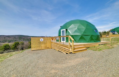Franklin Apartment | Glamping Getaway at ‘The Coyote Dome’ in Franklin