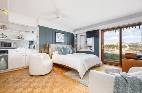 Maple City Apartment | Glen Arbor Riverfront Retreat Steps to Beach!