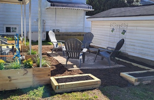Glen Burnie House | Glen Burnie Escape - Pet friendly with easy access to multiple attractions.
