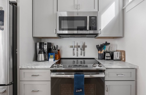 Cannonborough Elliotborough Apartment | Globetrotter Suite C | Whimsical Historic Retreat