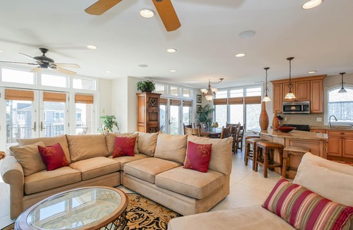 Gold Coast Condo | GoldCoast-2nd Flr w/Elevator-Handicap Friendly-Across from Beach, 5 bdrms/4 bths