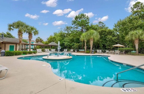 Vaught Condo | Golf Cart - Boho Beach Condo -Mins to BEACH