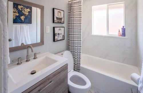 Scenic Heights House | Golfers Dream! Sweet NW location.