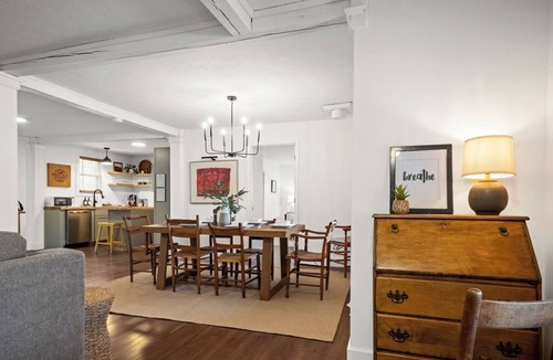 Lansing House | Gorge BasecampFirepitDeck Near AOTG