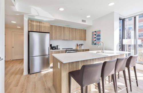 West Fens Apartment | Gorgeous Apt with Kitchen