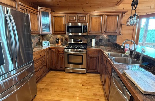 Copperhill Cabin | Gorgeous Cabin Private Retreat on 15 acres