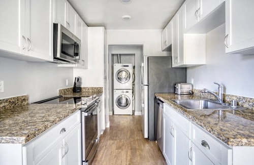 Foster City Apartment | Gorgeous Foster City 1BR w/Pool, W/D, Gym, near highways, by Blueground
