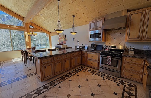 Columbine Lake Cabin | Gorgeous Home with Hot Tub & Private Pond just 2 Miles to Purgatory Ski Resort
