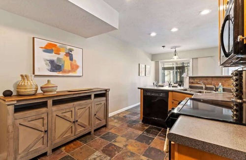 Midvale House | Gorgeous Modern Home in Ski Location! * Hot Tub *