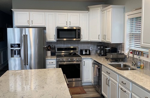 Sister Lakes House | Gorgeous New Home - 4,500sq -ft7 Bed Rm-5Bath 2 Fireplace -3 65” TV’s large Bar