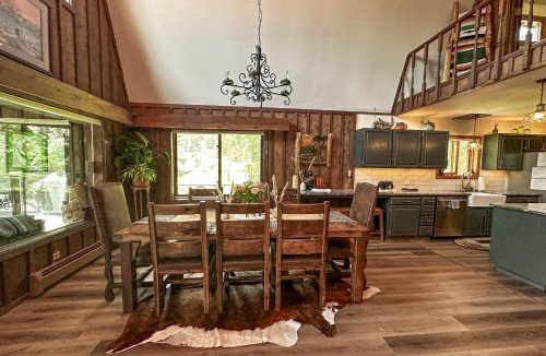 Rio Vista Estates House | Gorgeous Riverfront Retreat