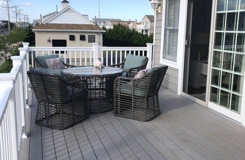 Gold Coast Condo | Gorgeous top floor condo on a corner lot, perfect beach vacation!