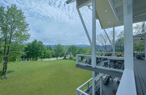 Pigeon Forge Cabin | Grand Forge Lodge - 16 Bedrooms in the MIDDLE of Pigeon Forge! Loaded!