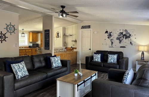 Put-in-Bay House | Great for Groups of 8! Full Deck and Grill. 3 BR 2 BA Home in Island Club IC5