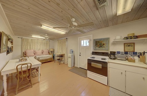 Hunt House | Great Guadalupe River Access! Outdoor Firepit, Pavilion & wood burning stove!