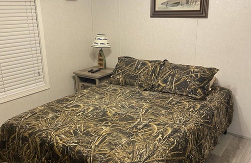 Hornbeak Cabin | Great location just across the street from Reelfoot Lake close to boat ramps