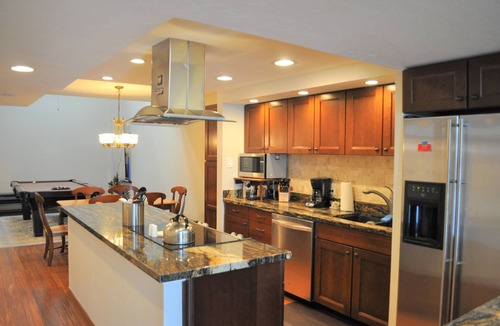 North Park City Condo | GREAT LOCATION! ON FREE BUS ROUTE, POOL TABLE, & grocery is across the street!