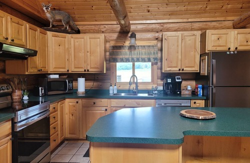 Lyndon Station House | Great Log Home with Plenty of Room to Relax, Sleeps 13, Close to Dells.