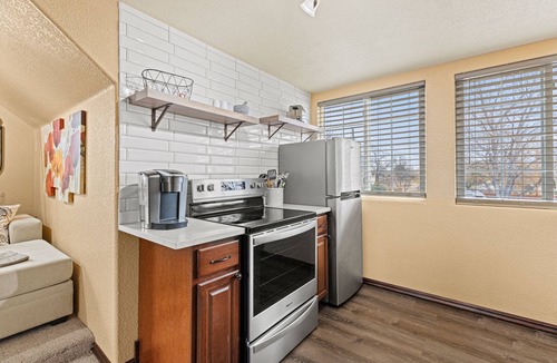 Dupont House | Greener Pastures Getaway - Downtown Frederick - 30 minutes to Boulder/Denver!
