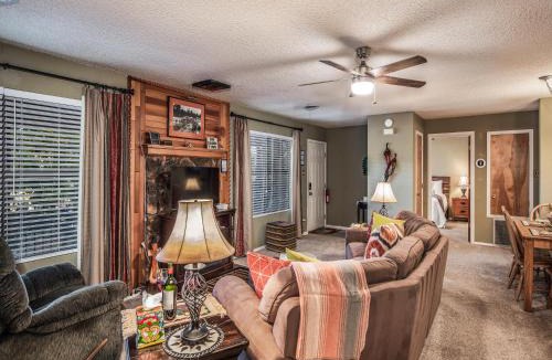 Ruidoso House | Groovy View