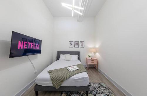 Near South Side Apartment | Group-Friendly 5BR Suite Sleeps 12 with Billiards, Optional Parking and Gym Access Near McCormick Place and Soldier Field