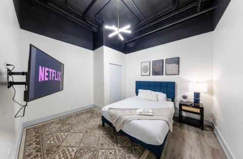 Near South Side Apartment | Group-Friendly 6BR Luxury Suite in Prime South Loop Location with Optional Parking and Gym Access Near McCormick Place, Soldier Field and Grant Park