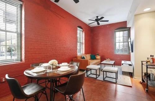 Arts/Warehouse District Apartment | Group Getaway - 2 Modern 3BR-2BA Warehouse Flats - 6 Bedrooms & 4 Baths Total
