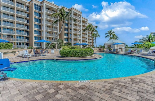 Marco Island Condo | Gulf-front condo with a pool, a hot tub, central AC, & on-site restaurants